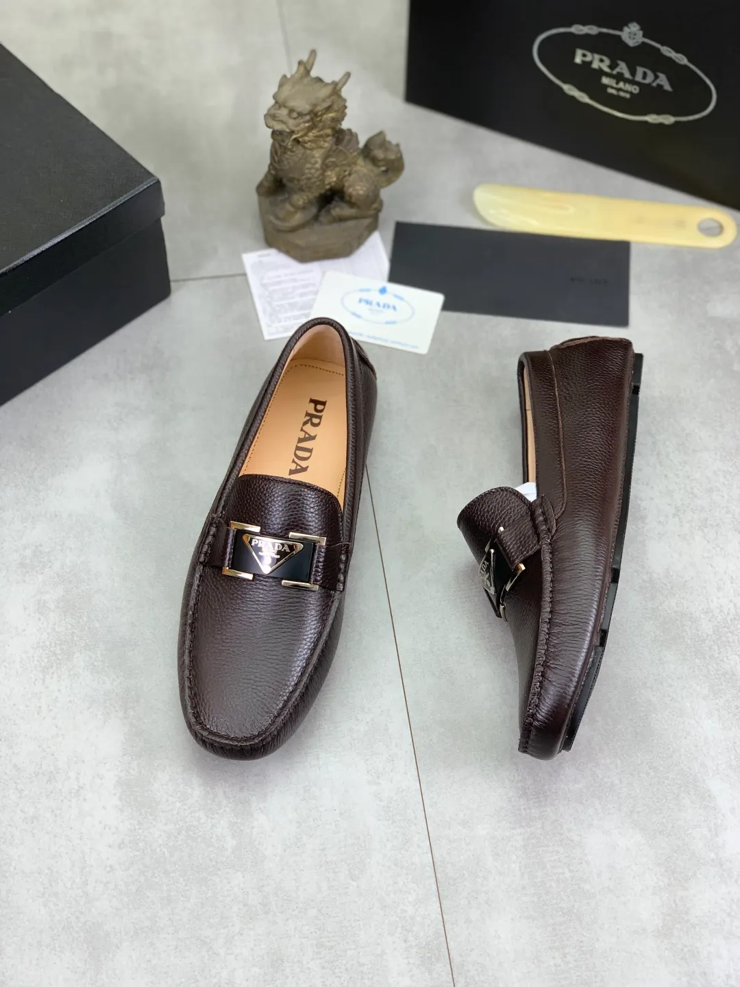 Men's Men's Shoes 💰P380💰【New Style】🆘 🔥🆕【PRADA】Prada Hong Kong high-quality pea shoes. Loaf style for lazy people. This fabric is made of 🇮🇹 imported top-grade Italian first-layer cowhide➕full first-layer pigskin lining. The lining is more high-end. The original non-slip and wear-resistant rubber outsole is the only choice for driving. Size: 38-45 4️⃣colors available